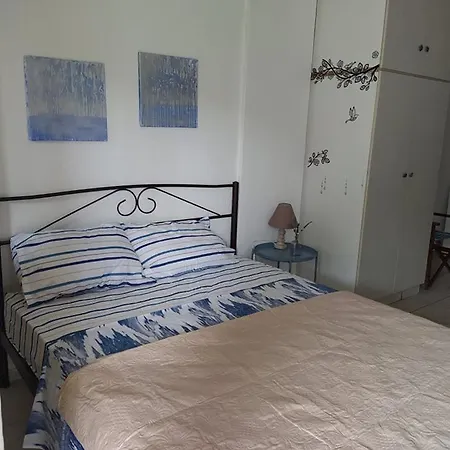 Eleni Karouti For Rent Pteleós